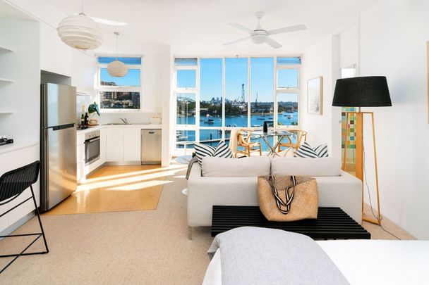 Furnished Sun-Bathed Studio With Uninterrupted Harbour & Bridge Views - Photo 1