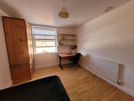 Room 8 Available, 12 Bedroom House, Willowbank Mews – Student Accommodation Coventry - Photo 3