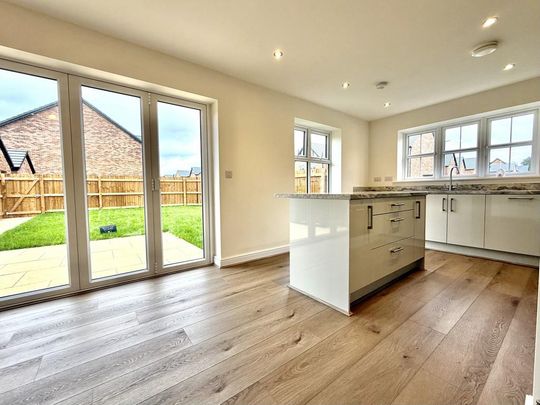 4 bedroom detached house to rent - Photo 1