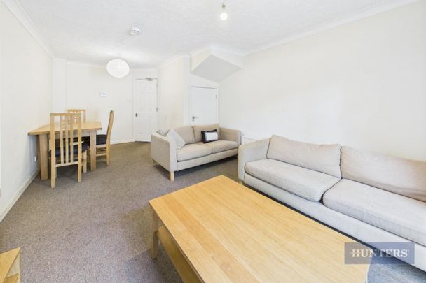 4 bedroom House To Let Total Size: 1152 SQ FT - Photo 1