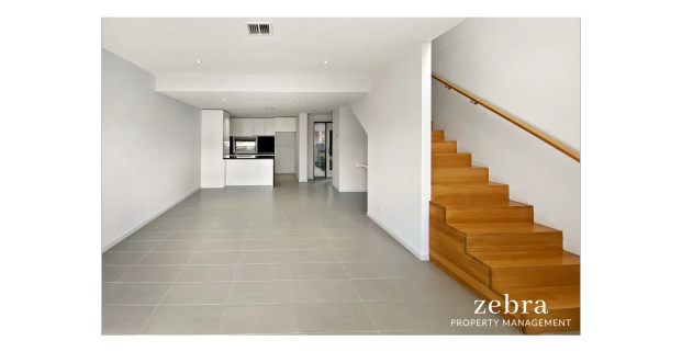 Stunning townhouse - Photo 1