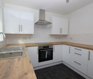 3 bedroom semi-detached house to rent - Photo 3