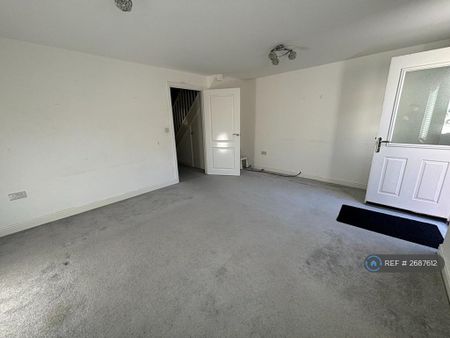2 bedroom semi-detached house to rent - Photo 3