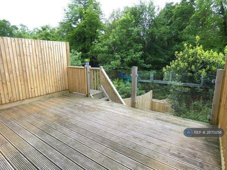 3 bedroom terraced house to rent - Photo 4