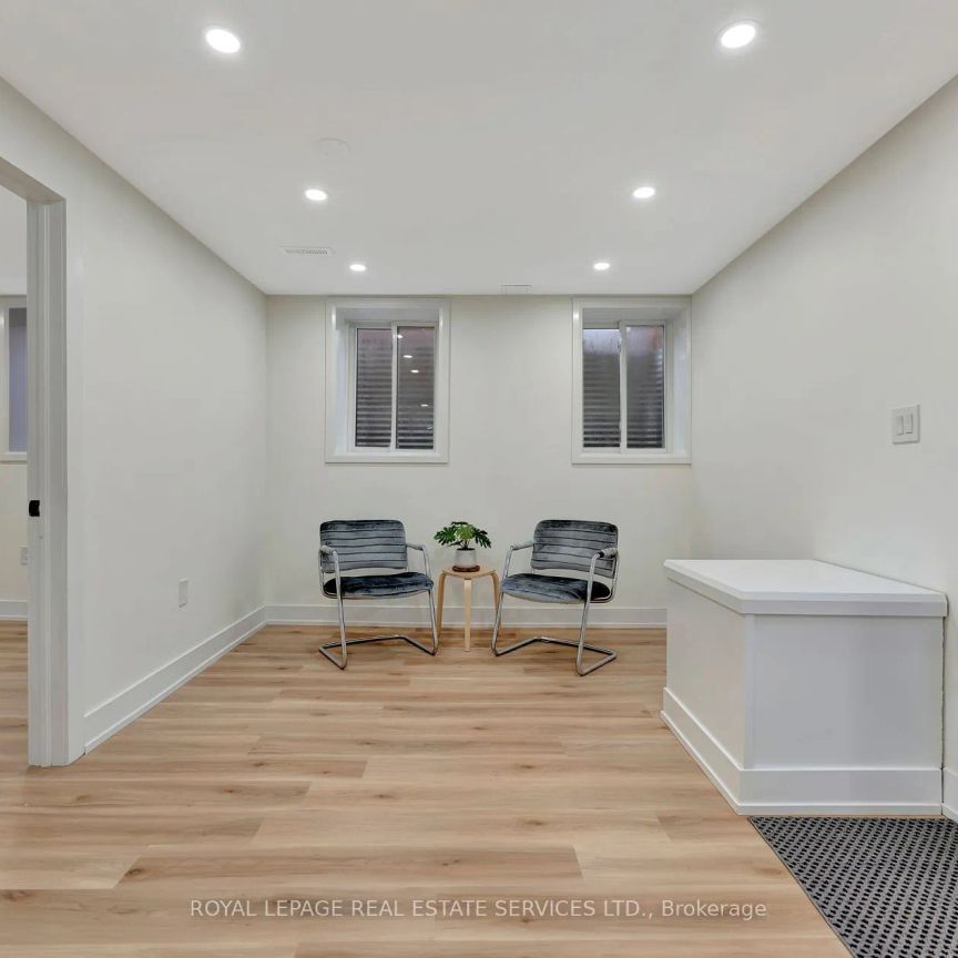 Detached Home For Lease | W9044225 - Photo 1