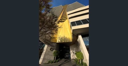 Cornerstone of Contemporary Style and Convenience - Photo 3