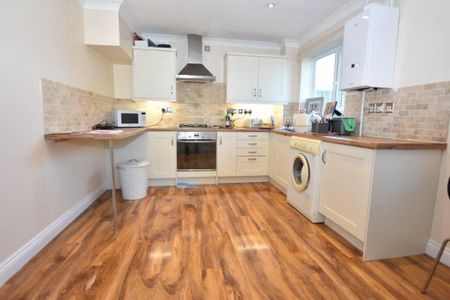 3 bedroom semi-detached house to rent - Photo 4