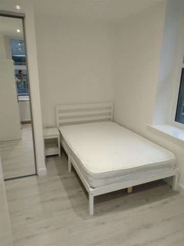 3 bedroom private hall to rent - Photo 3