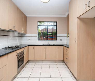 Spacious Ground Floor Apartment in a Prime Location - Photo 6