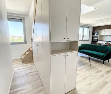 T4 meublé de 106.39 m2 en duplex, avec place de parking - Photo 1