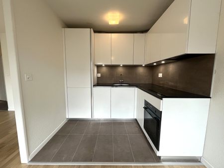 Beautiful renovated 2.5 room apartment in Yens - Photo 2