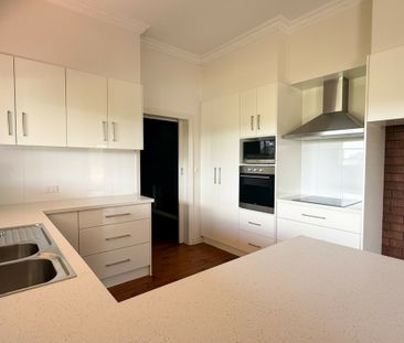 Spacious Family Home - Photo 2
