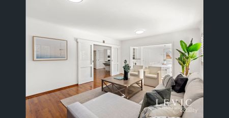 Spacious Family Living in the Heart of Mount Waverley - Photo 2