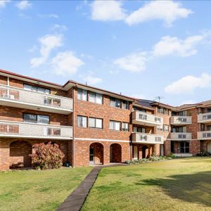 Stylish Apartment with Spacious Living! - Photo 3