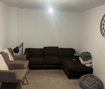 1 bedroom in a house share to rent - Photo 6