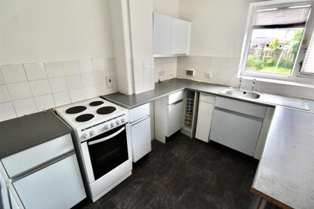 2 bedroom end of terrace house to rent - Photo 3