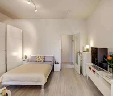 Partly renovated and quiet, in Lehel near Isar river - Photo 4