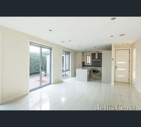 2/86 Wingate Street, Bentleigh East, Vic 3165 - Photo 2