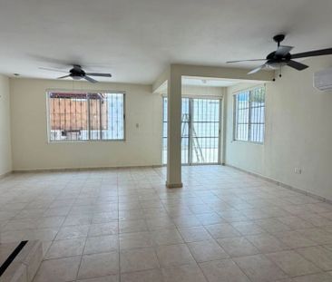 Casa en Renta en esquina con excedente, Las Lomas Sector Bosques Ga... - Photo 6