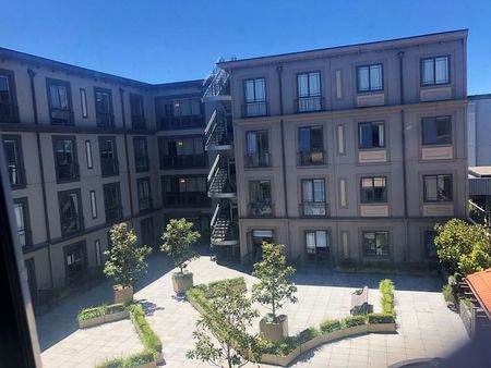 Sunny Third Floor Apartment on the CBD's Fringe - Photo 5