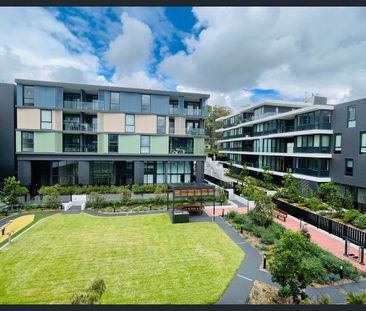 Spacious Courtyard Apartment with Home Office - Photo 6