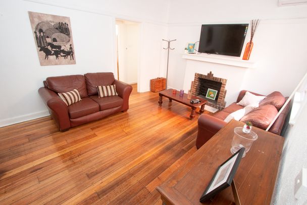 CONVENIENTLY LOCATED FOUR BEDROOM APARTMENT. - Photo 1