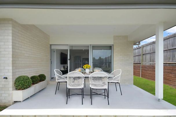 “Light, Bright & Spacious Family Home!” - Photo 1