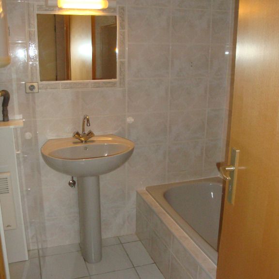 APPARTEMENT - 38 m2 - 2 pièces b rue Général Mangin à SARREGUEMINES 57200 - Photo 2