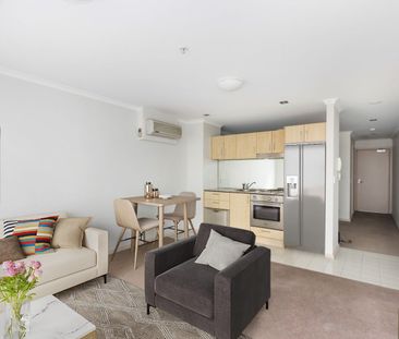 Linea Apartments, footsteps to train, cafes & fitness - Photo 1