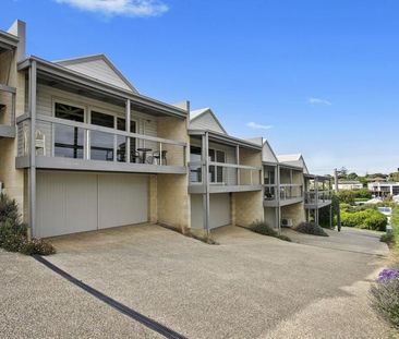 Townhouse In The Perfect Location! - Photo 2