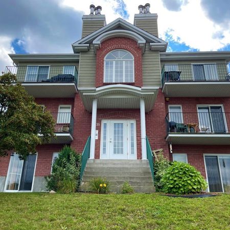 GRAND ET SUPERBE 4 1/2 Style Condo à LOUER au 1er juillet, avec Thermopompe neuve 2025. - Photo 4