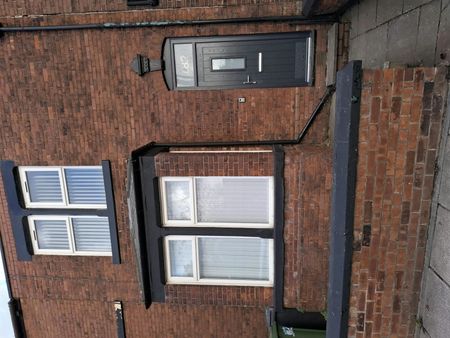 Flat to rent on - Photo 3