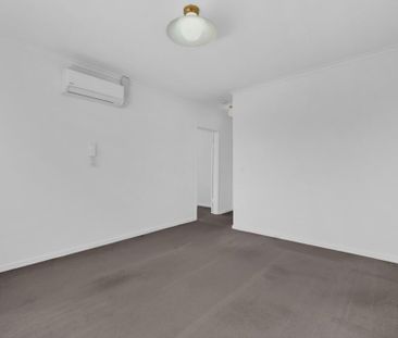 Perfectly Located & Freshly Painted Apartment! - Photo 5