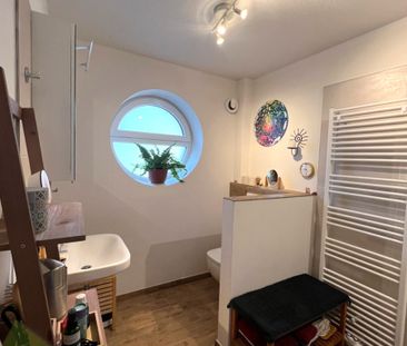 Attraktive und gemütliche 2-Zimmer-Oberwohnung mit Dachterrasse in ... - Photo 1