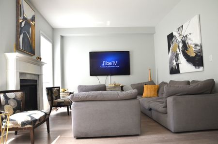 For Lease - 24 Monarch Drive, Halton Hills, Ontario - Photo 2