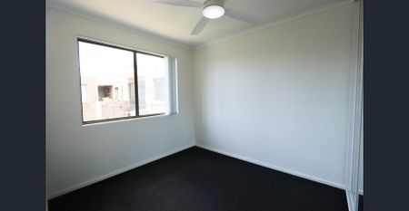 Live the Broadwater Lifestyle - Available Before Christmas!. - Photo 3