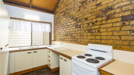 Three Bedroom Home Located Near Public Transport - Photo 5