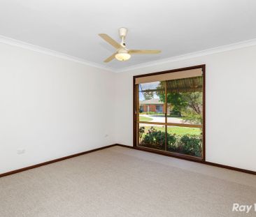 Central, low maintenance Villa - Photo 6