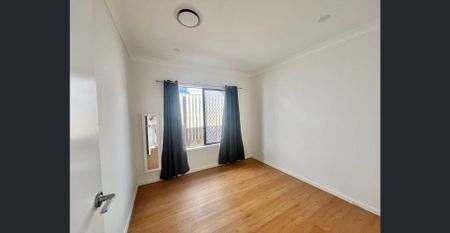 4 Bedroom House For Rent - 2 Foliage St, Greenbank QLD 4124 - Photo 5