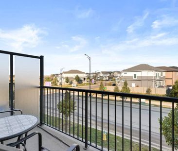 Edmonton Furnished townhouse Rental in Orchards Ellerslie - BRAND N... - Photo 1