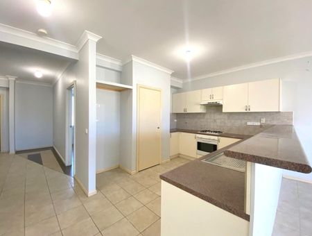 4 Bedroom Spacious Family Home! - Photo 5