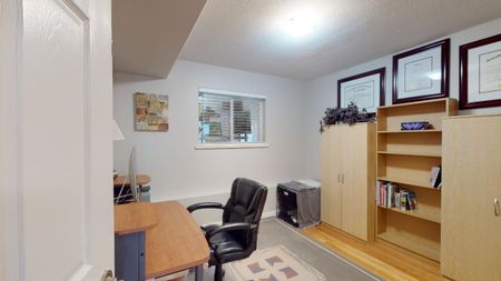 3-Bedroom & 2 Bath lower unit (Powell River) - Photo 4