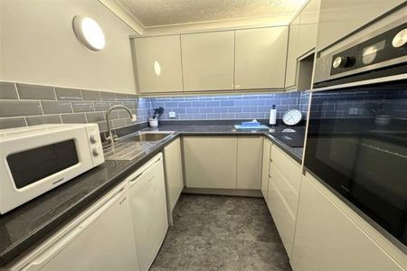 1 Bedroom Apartment To Let - Photo 2