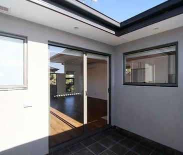 2/14 Croft Crescent, Reservoir VIC 3073 - Photo 5