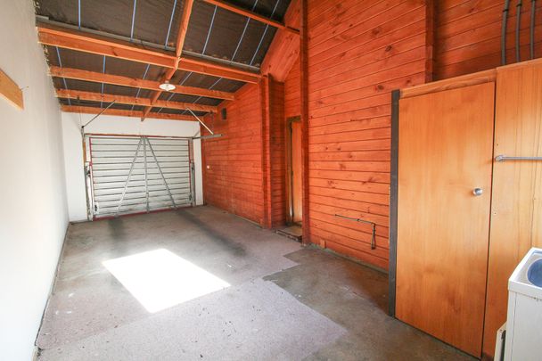 Sunny Two-Bedroom Home with Garage – Available 1 December - Photo 1