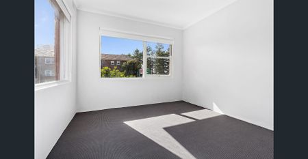 Beachfront Apartment in Prime Brighton-Le-Sands Location - Photo 5