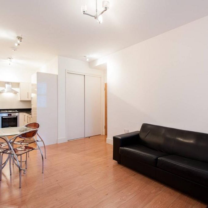 2 bedroom flat to rent - Photo 1