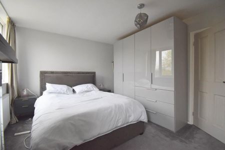 4 bedroom townhouse to rent - Photo 3