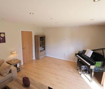 4 bedroom semi-detached house to rent - Photo 1