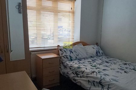 8 bedroom terraced house to rent - Photo 3